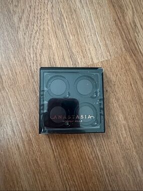 Anastasia Beverly Hills 4-Pan Empty Eyeshadow Palette - Black